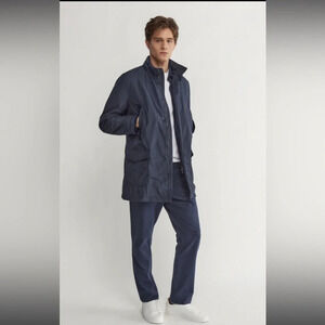 Lacoste navy trench size 50/4 which is US MEDIUM but please see measurements